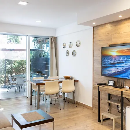 Pirate Harbor Townhouse - Pool - Patio - Walk To * Paphos