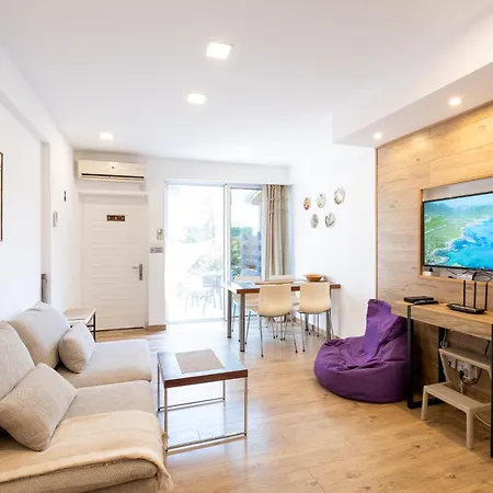 Apartment Pirate Harbor Townhouse - Pool - Patio - Walk To Paphos