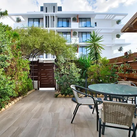 Pirate Harbor Townhouse - Walk To - Patio * Paphos